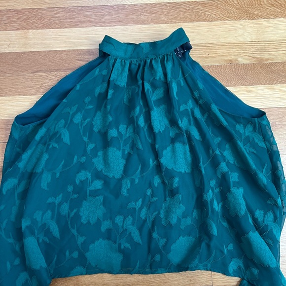 Abbey Glass Green M tank with bow neck - Picture 4 of 4